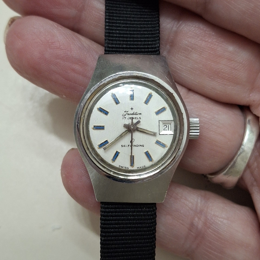 Traditions Silvertone 17 jewelry Swiss Vintage ladies watch self winding Works